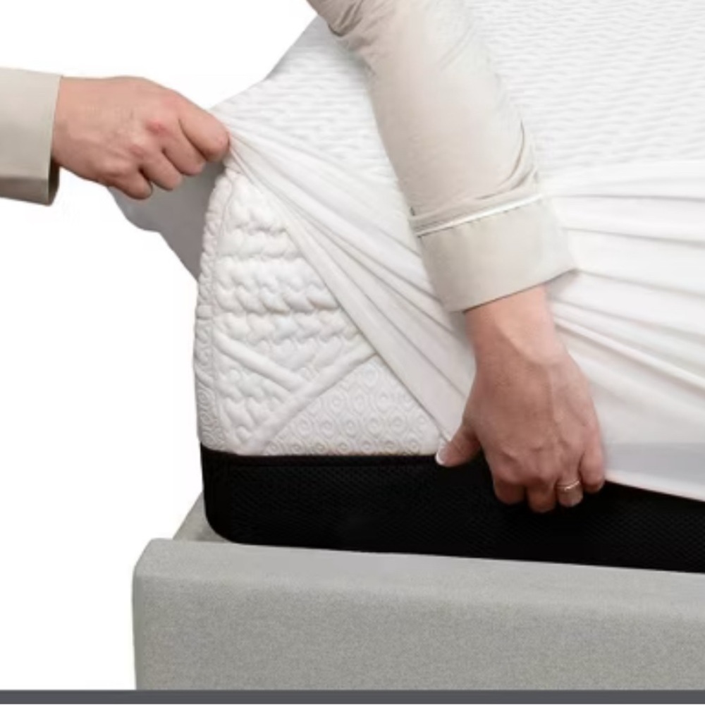 Quilted Luxury Fitted Mattress waterproof Protector - white size queen - Picture 4 of 6